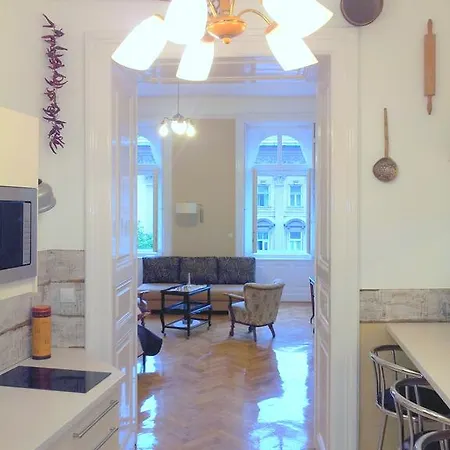 Terez Krt 31 Apartment